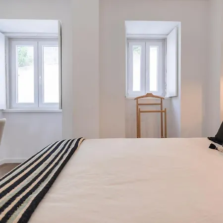 Apartment 2bdr Charming In Graca By Lovelystay
