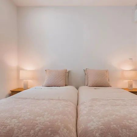 2bdr Charming In Graca By Lovelystay *