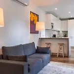 2bdr Charming In Graca By Lovelystay 아파트