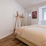 2bdr Charming In Graca By Lovelystay *
