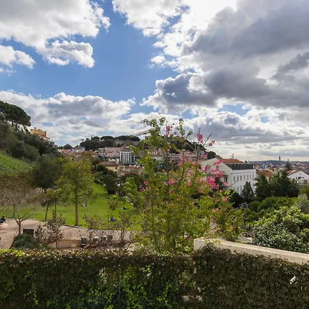 2bdr Charming In Graca By Lovelystay Lejlighed *