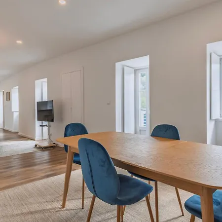 2bdr Charming In Graca By Lovelystay Apartment