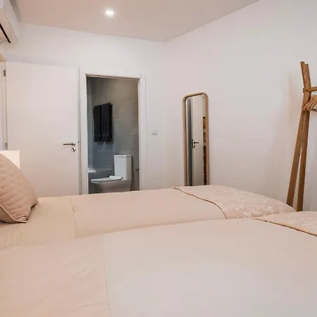 Apartment 2bdr Charming In Graca By Lovelystay *
